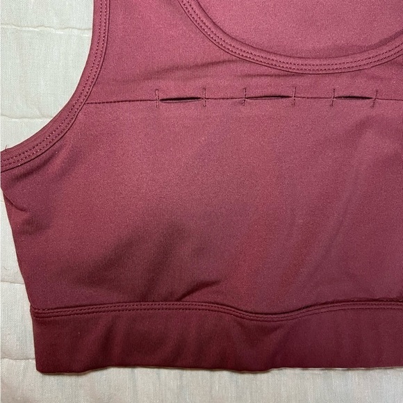 Jessica Simpson The Warmup Cut Out Scoop Neck Sports Bra Size Medium - Picture 3 of 14